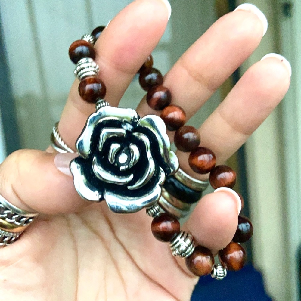 Red tiger eye gemstones beads  & silver rose flower charm boho bracelet - Picture 9 of 11